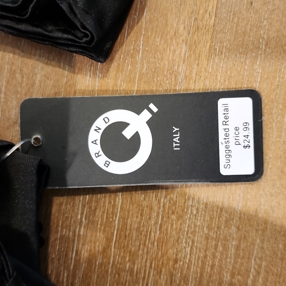 Brand Q Black Bow Tie and handkerchief Set - Picture 3 of 3